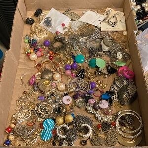 30+ Earrings Lot